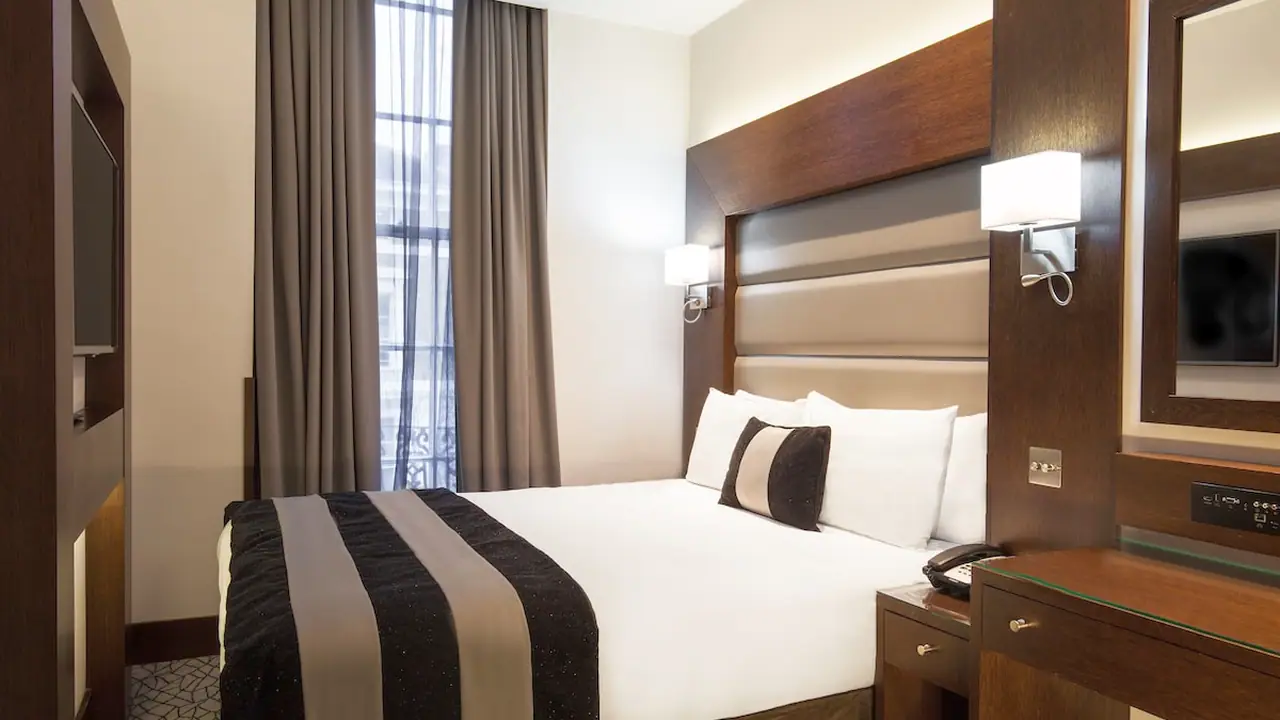 Park Grand Paddington court